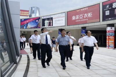 促進粵東西北地區振興發展2015年度評估考核組視察桃花水母大劇院